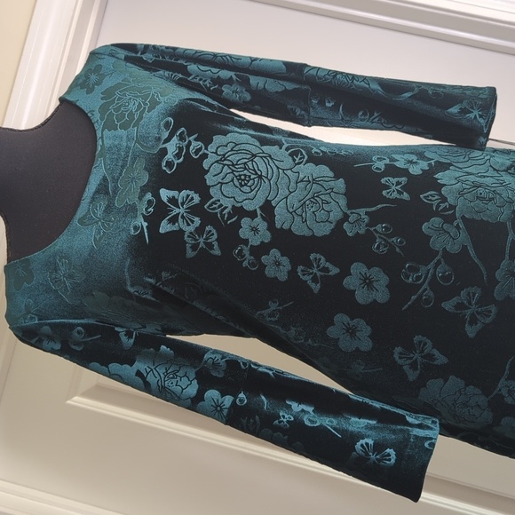Karl Lagerfeld Floral & Butterfly Pine Green Velvet Bell Sleeve Midi Dress 2 - Picture 8 of 13
